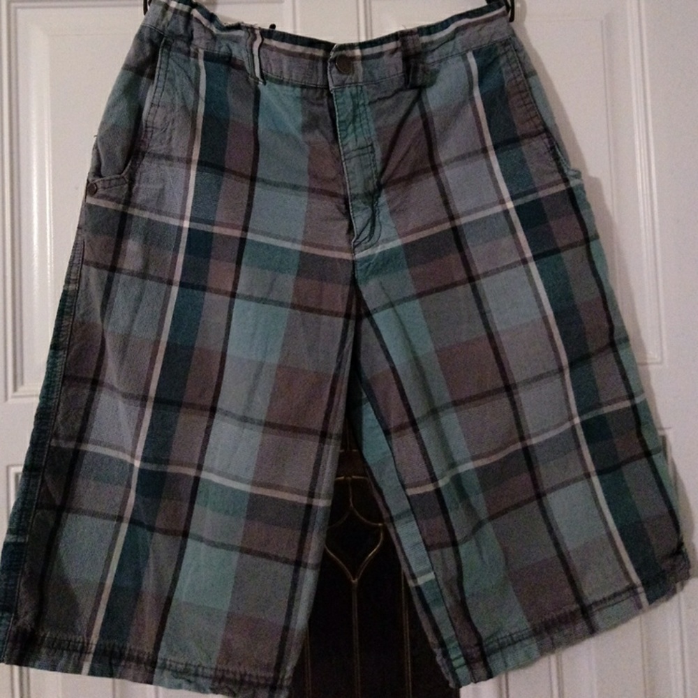 😘SALE😘 A nice pair of Shaun White shorts size 16